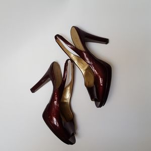 TAHARI Peep toe platform heels SZ 7